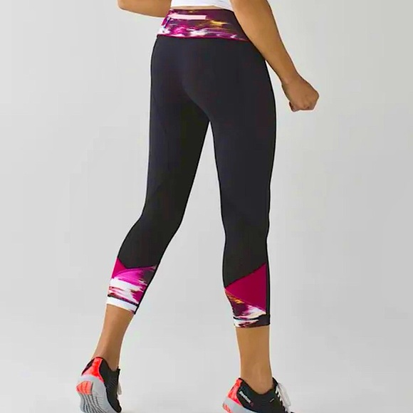 lululemon athletica Pants - Lululemon Pace Rival Cropped Leggings in Black & Wind Berry Rumble - Rare